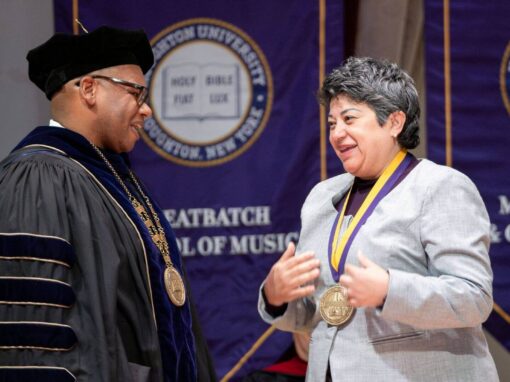 Johanna Rugh recibe la Medalla Willard J. Houghton